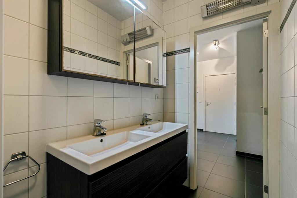 Apartment In Heart Of Brussel City With Balcony View Exterior photo